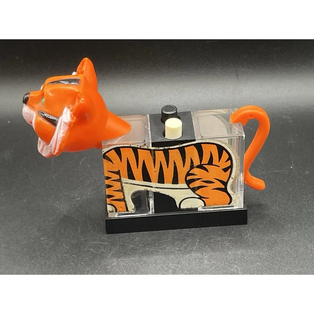 Esso 'Put A Tiger In Tank' Plastic Salt & Pepper Shaker U 34 1974‎ USA Unique